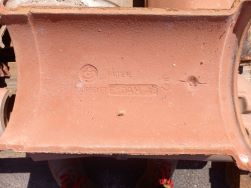 Tuile faitière à bourrelet