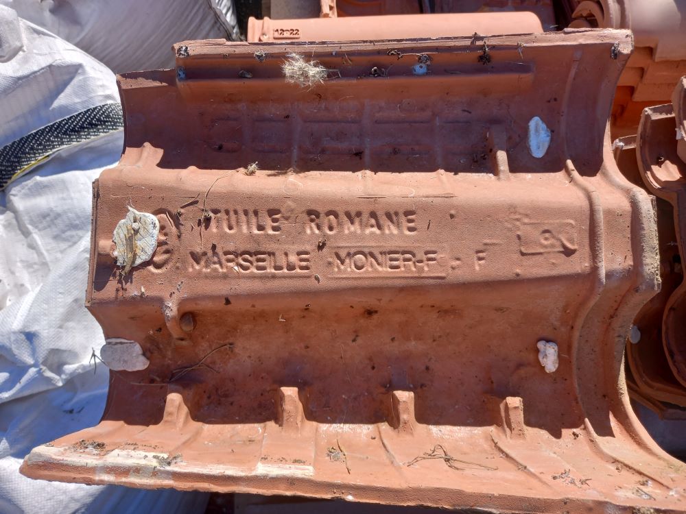 Double tuile de rive droite romane Marseille monier