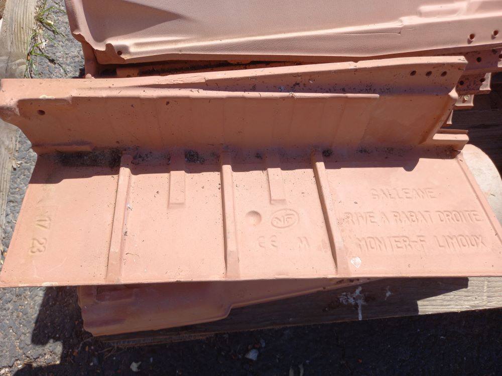 Tuile de rive à rabat droite  Monier GALLEANE 10