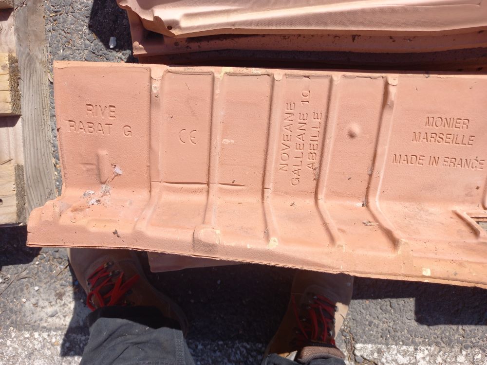 Tuile de rive à rabat gauche Monier NOVEANE GALLEANE 10